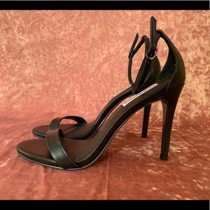🖤NWOT Steve Madden Stecy Ankle Strap Heels🖤